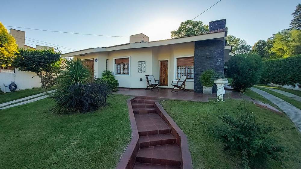 Casa en Venta en Villa Carlos Paz - Tamarindos 100 - 3 dorm - 6 amb - 270 m2 - 700 m2 tot.