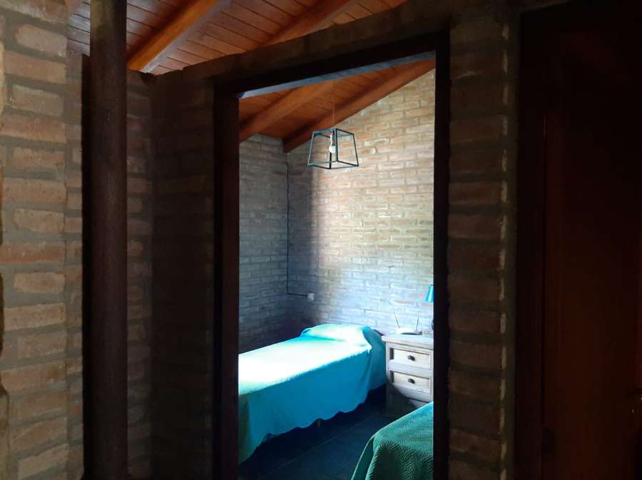 Oportunidad: Casa en Venta en Agua de Oro · dueño directo · 2 dorm · cochera · 800 m² de lote - Imagen 4