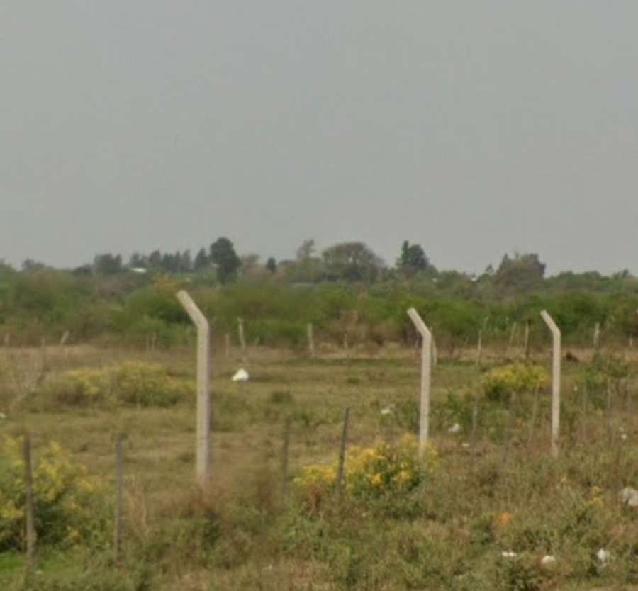 Terreno disponible en La Paz · frente 10 m · largo 30 m · 300 m² de lote · dueño directo - Imagen 1