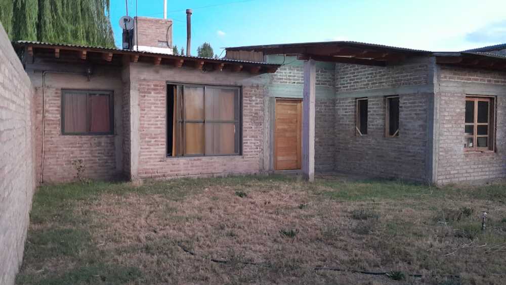 Comprar Casa en Tunuyan · dueño directo · 2 dorm · 2 cocheras · 2.000 m² de lote - Imagen 4