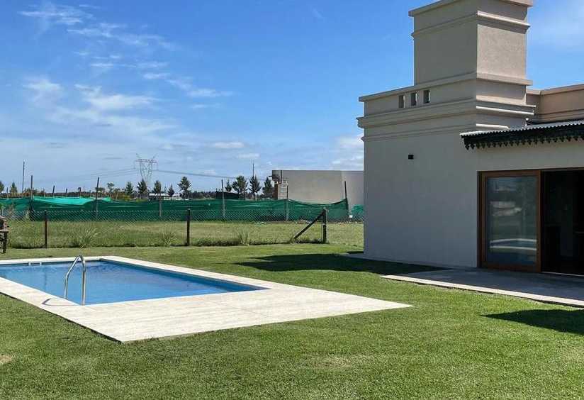 En Canning, Casa en Temporario · barrio privado · 3 dorm · 2 cocheras · 901 m² de lote - Imagen 1