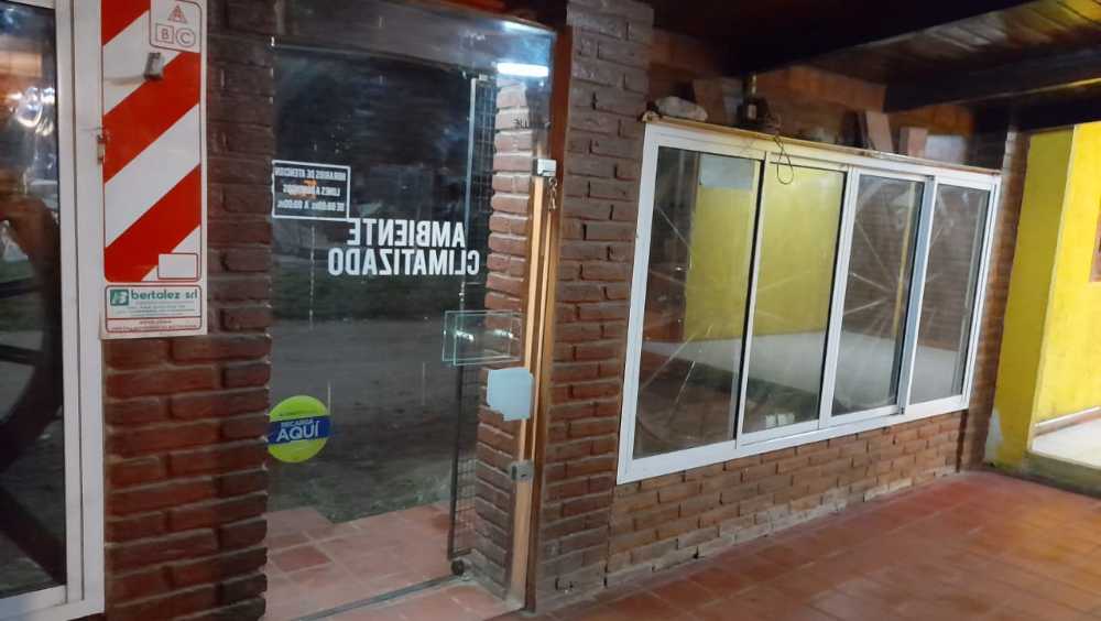 En Dean Funes, Casa en Venta · dueño directo · 3 dorm · 3 cocheras · 200 m² de lote - Imagen 2