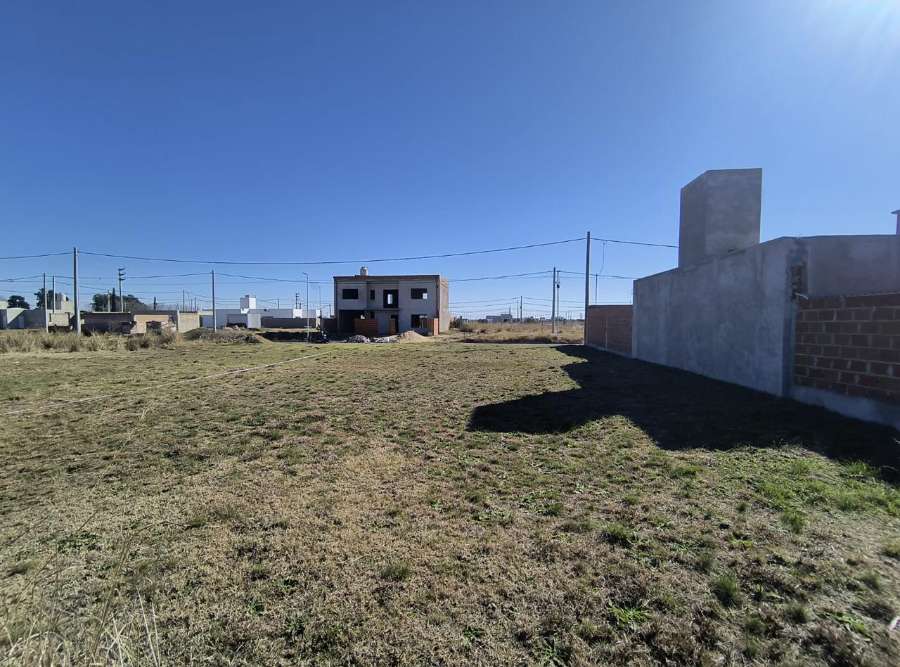 Terreno disponible para la en Venta en Villa Constitucion · frente 12 m · largo 25 m · 300 m² de lote - Imagen 1
