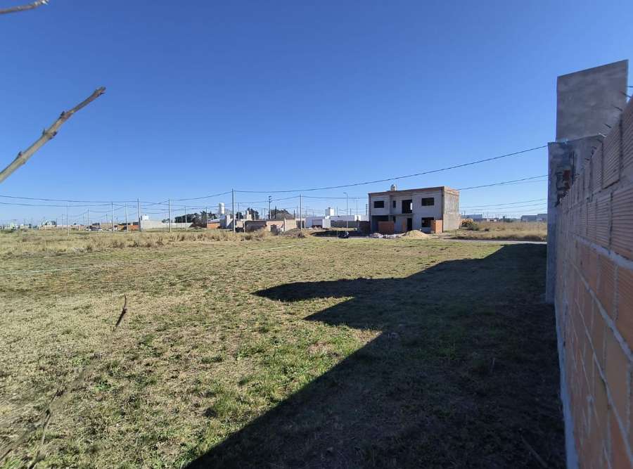 Terreno disponible para la en Venta en Villa Constitucion · frente 12 m · largo 25 m · 300 m² de lote - Imagen 2