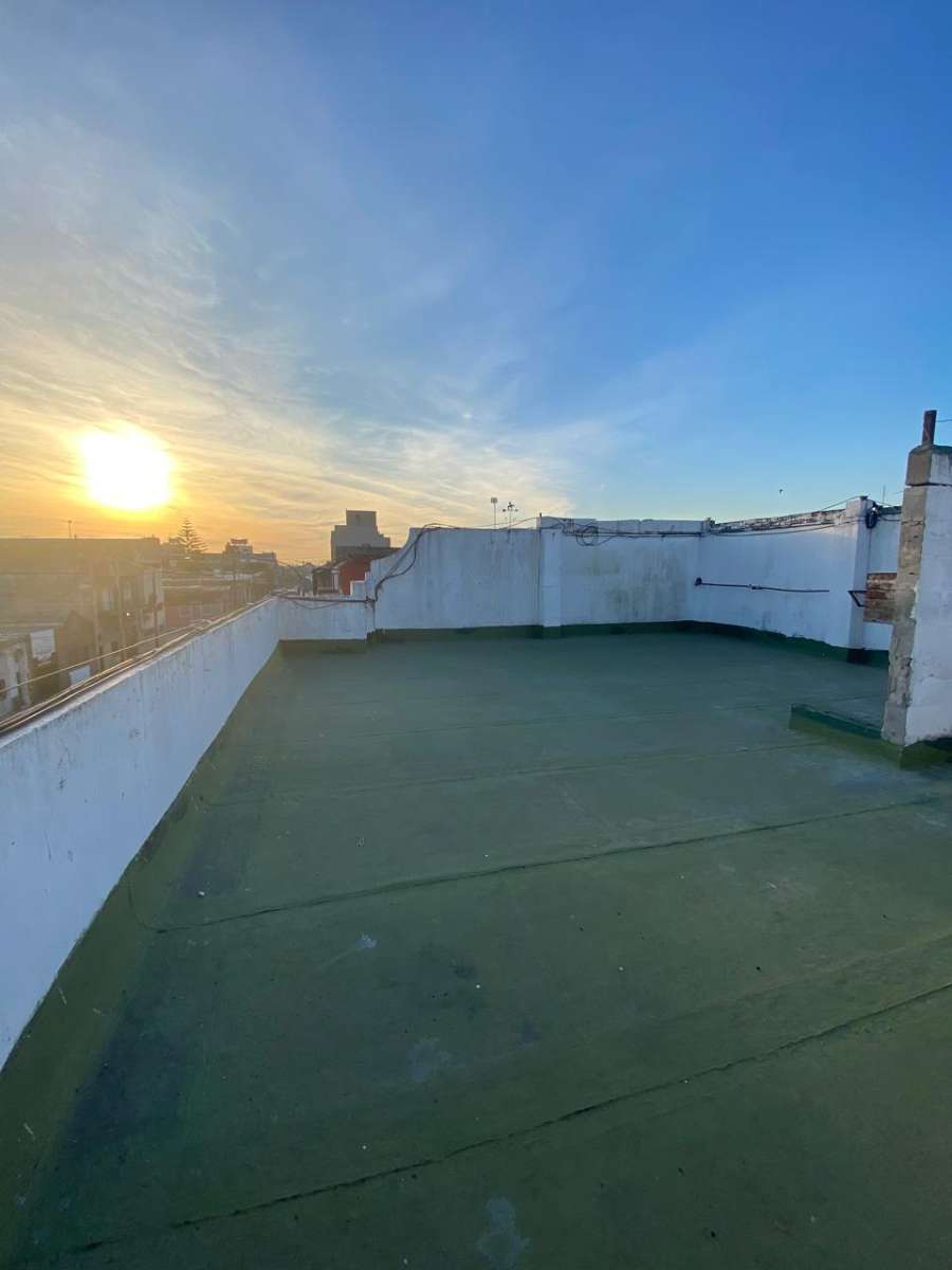 Casa en Venta en Lanus con · 2 dorm · 3 ambientes · 107 m² de lote - Imagen 4