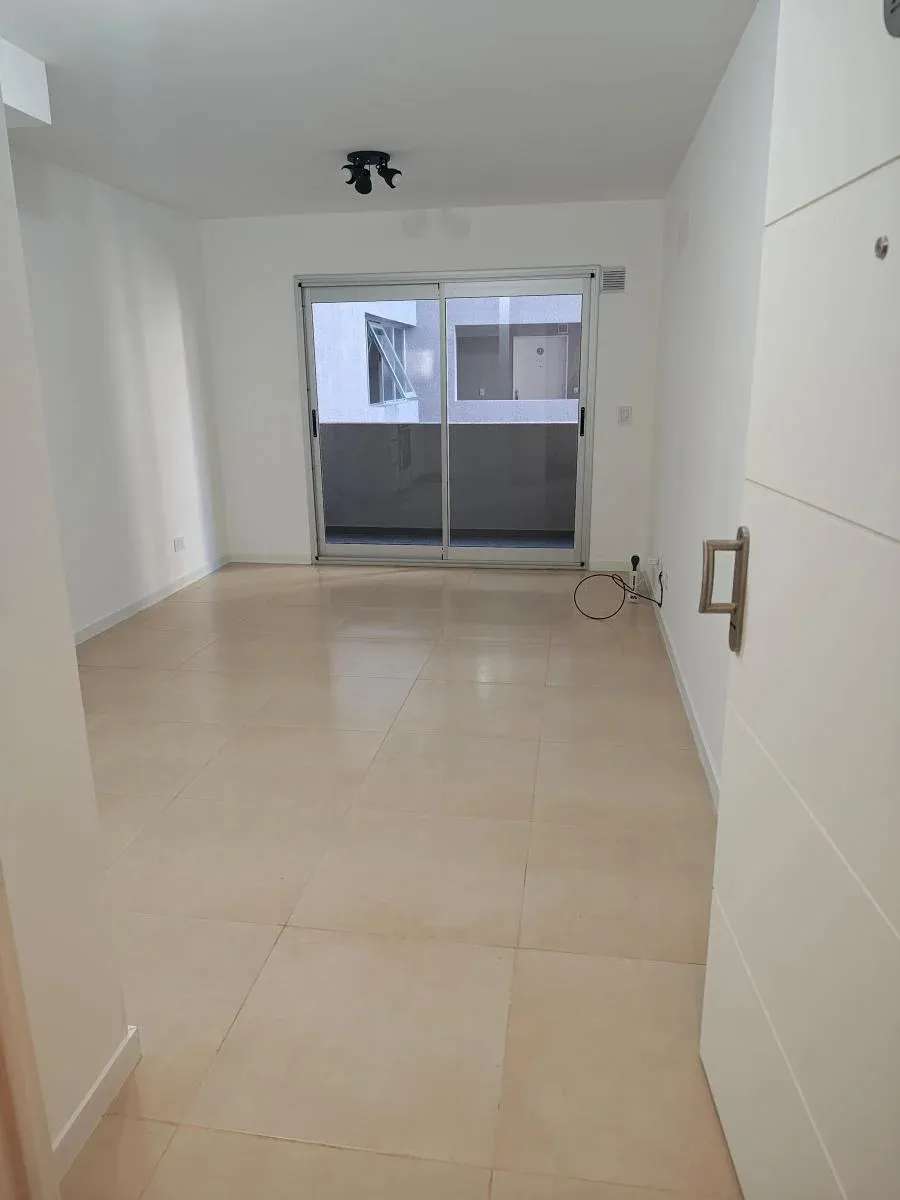 En Santos Lugares, Departamento en Venta · dueño directo · 1 dorm · cochera · 37 m² de lote - Imagen 3