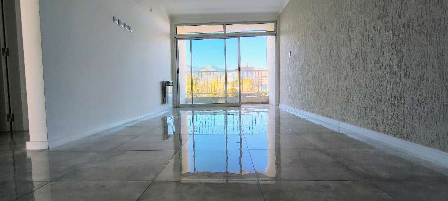 En Villa Carlos Paz, Departamento en Venta · 3 dorm · 4 ambientes · cochera - Imagen 1