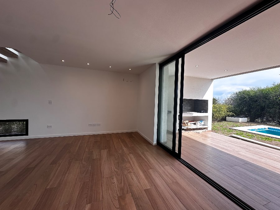 Casa disponible para la en Venta en Belen de Escobar · barrio privado · dueño directo · 4 o más dorm · 2 cocheras - Imagen 3