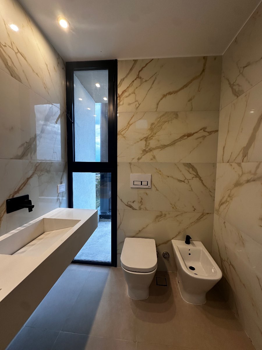 Casa disponible para la en Venta en Belen de Escobar · barrio privado · dueño directo · 4 o más dorm · 2 cocheras - Imagen 4