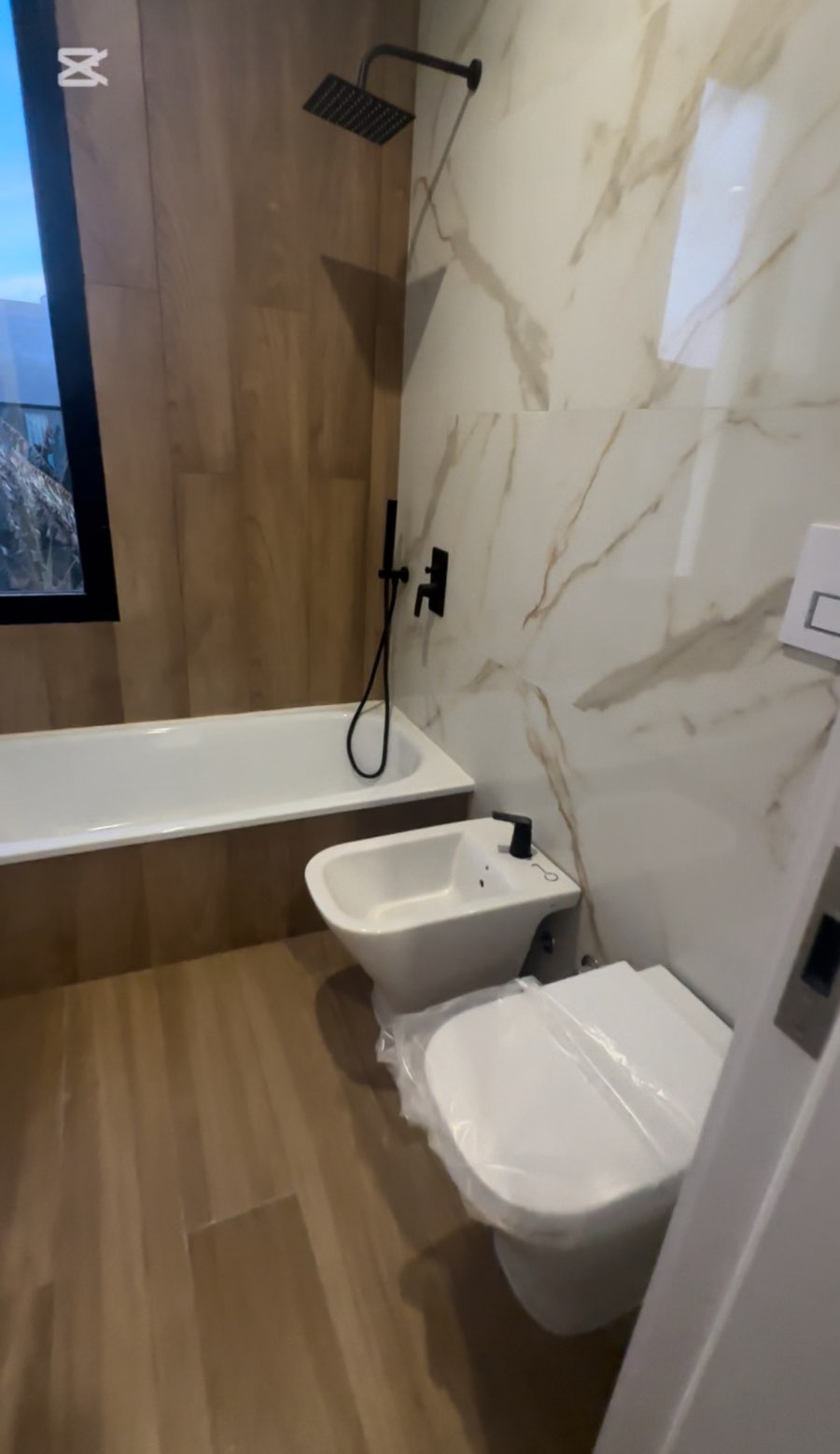 Casa disponible para la en Venta en Belen de Escobar · barrio privado · dueño directo · 4 o más dorm · 2 cocheras - Imagen 5