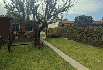 Casa disponible en Rosario · dueño directo · 2 dorm · cochera · 407 m² de lote - Imagen 2