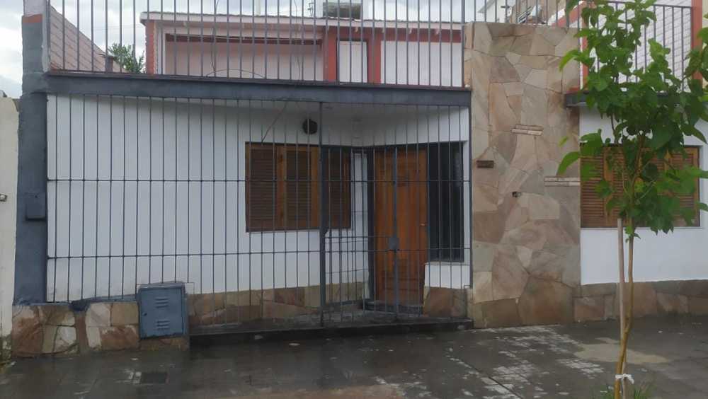 particular vende casa btrapiche calle cordoba godoy cruz - Imagen 1