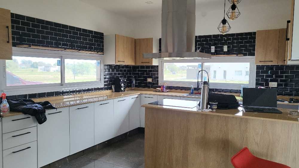 Casa en Pilar en Venta · barrio privado · dueño directo · 4 o más dorm · 2 cocheras - Imagen 2