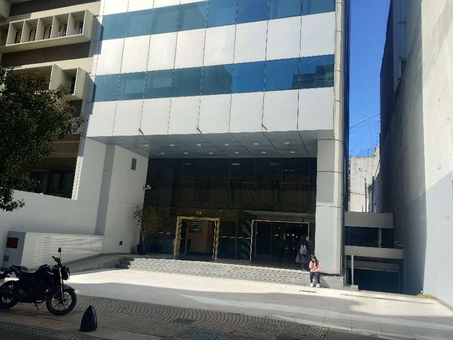 Oficina en Alquiler en San Nicolás, · 6 ambientes · cochera - Imagen 1