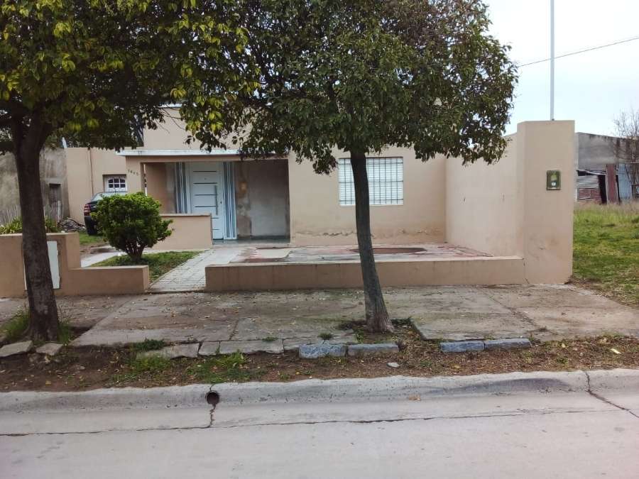 Casa disponible para la en Venta en Coronel Pringles · dueño directo · 2 dorm · 3 ambientes · 2 cocheras - Imagen 5