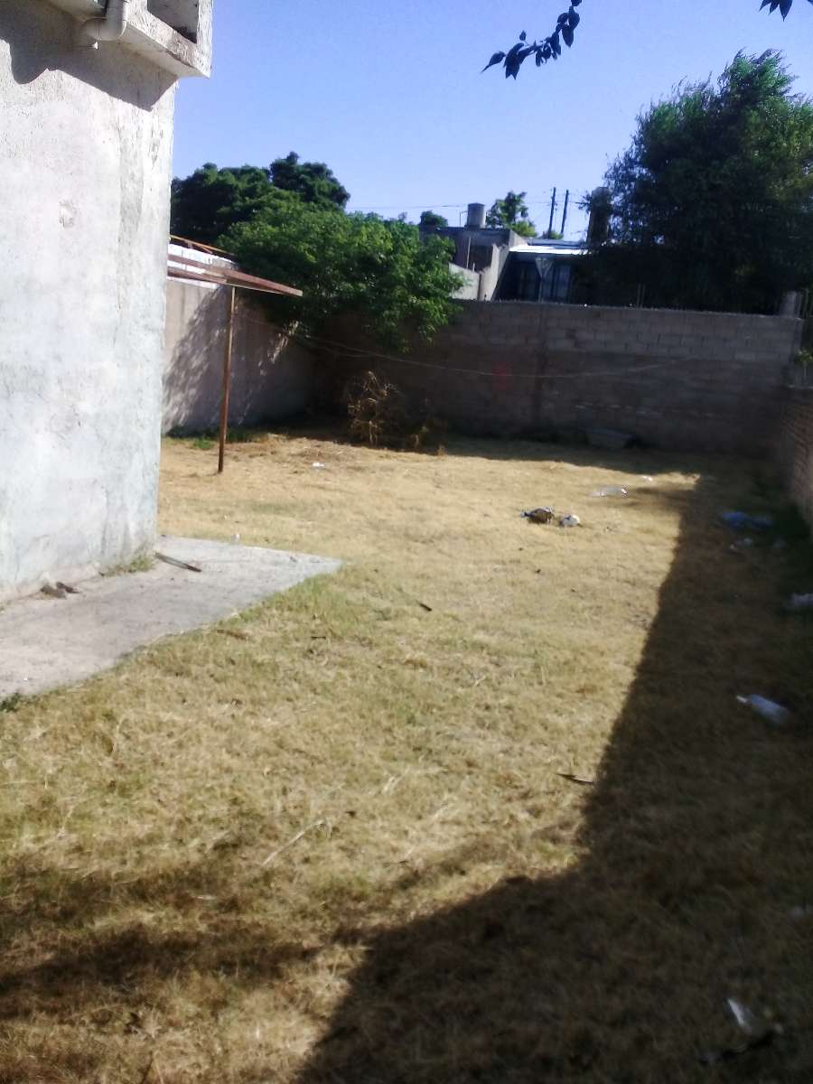 Casa en Venta en Río Cuarto · 2 dorm · cochera · 270 m² de lote - Imagen 2