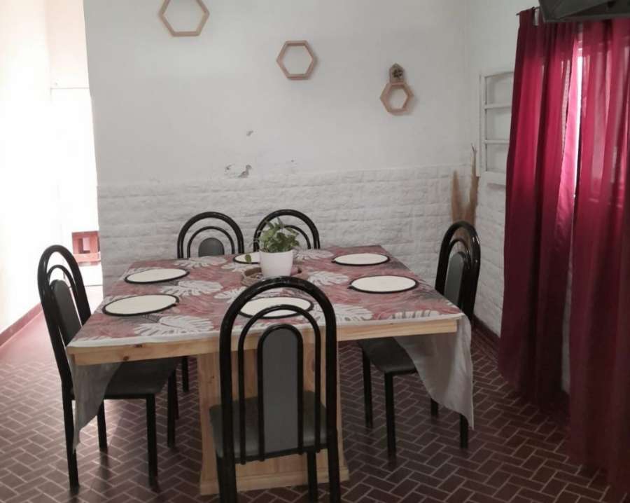 Casa en Venta en Río Cuarto, · 2 dorm · 202 m² de lote - Imagen 1