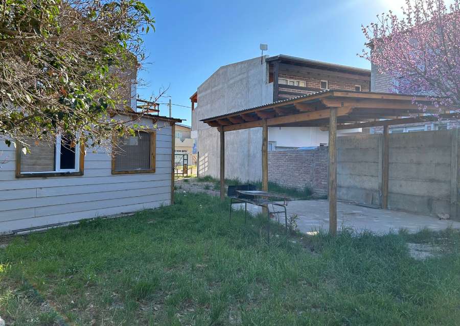 Comprar Casa en Sierra Grande · dueño directo · 2 dorm · cochera · 360 m² de lote - Imagen 4