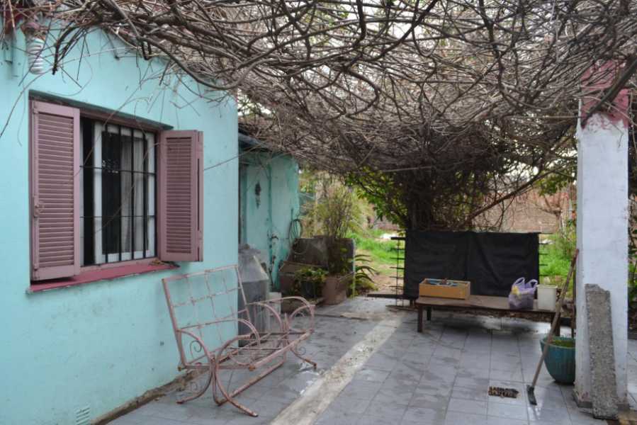 Casa en Venta en Lomas de Zamora con · dueño directo · 3 dorm · 3 ambientes · 350 m² de lote - Imagen 2