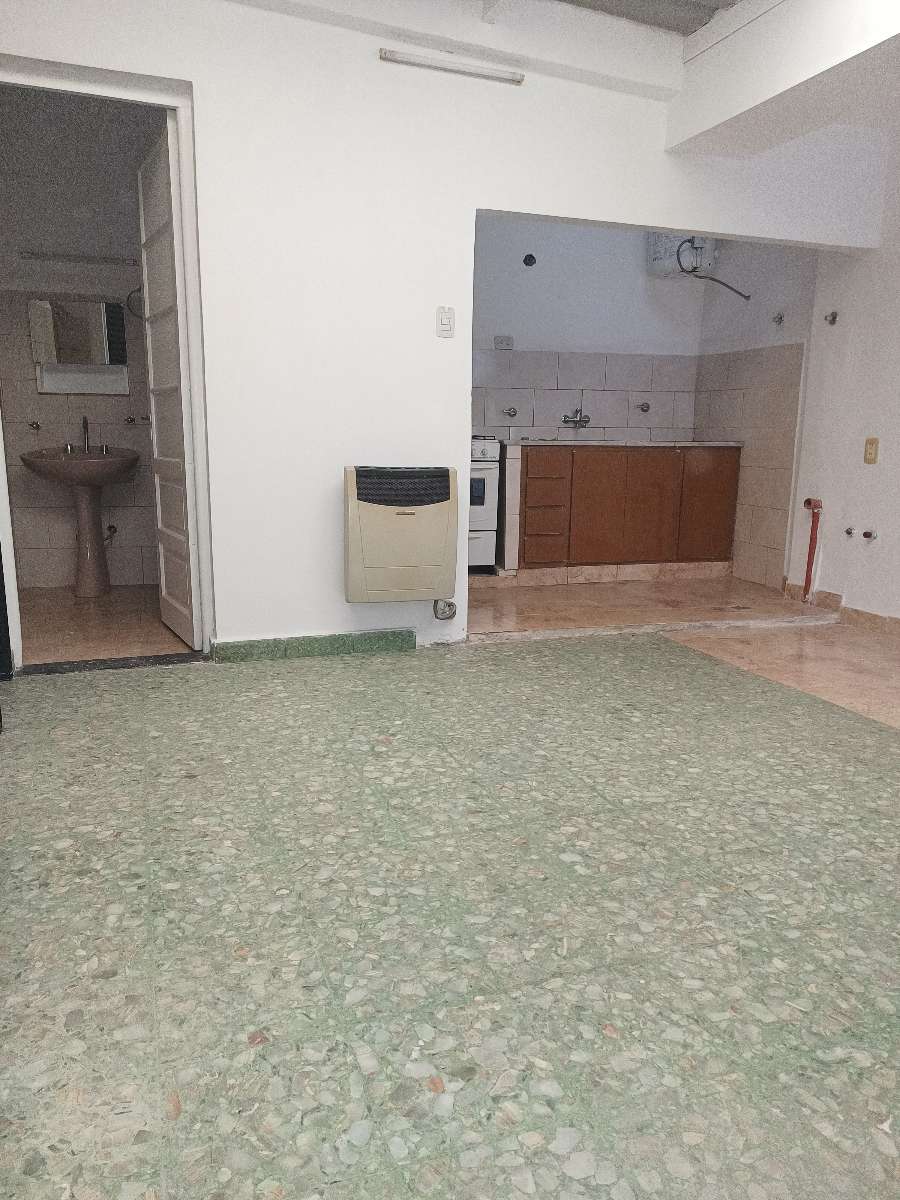 En Parque Chacabuco, Casa en Venta · dueño directo · 2 dorm · 3 ambientes · 75 m² de lote - Imagen 1