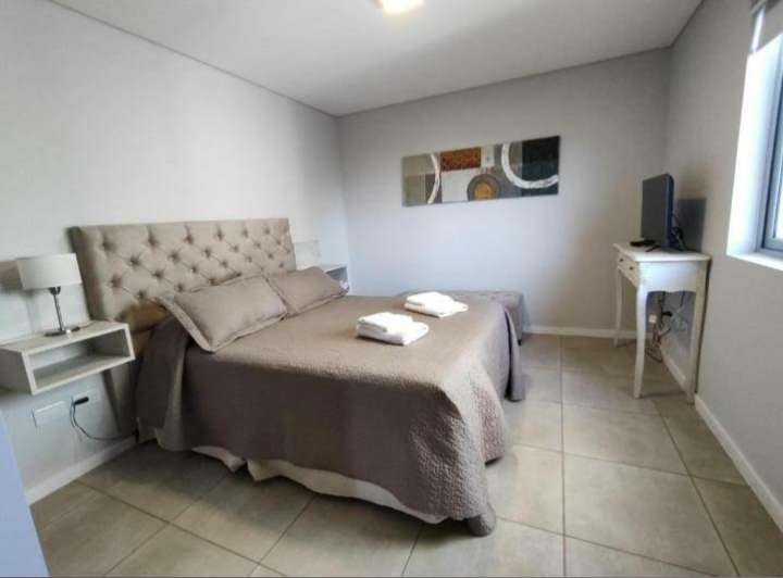 Hotele en San Antonio Oeste en Alquiler · dueño directo · 5 cocheras · 100 m² de lote - Imagen 1