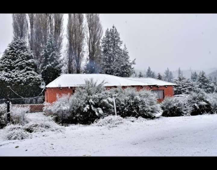 Casa en Lago Puelo para en Venta · dueño directo · 3 dorm · cochera · 5.000 m² de lote - Imagen 1