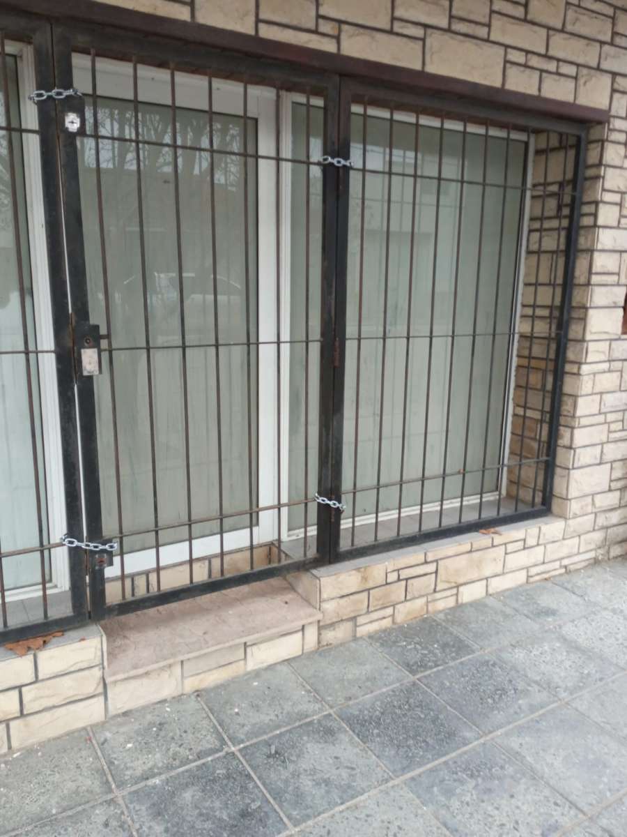 Casa disponible en Necochea · dueño directo · 3 dorm · cochera · 400 m² de lote - Imagen 2