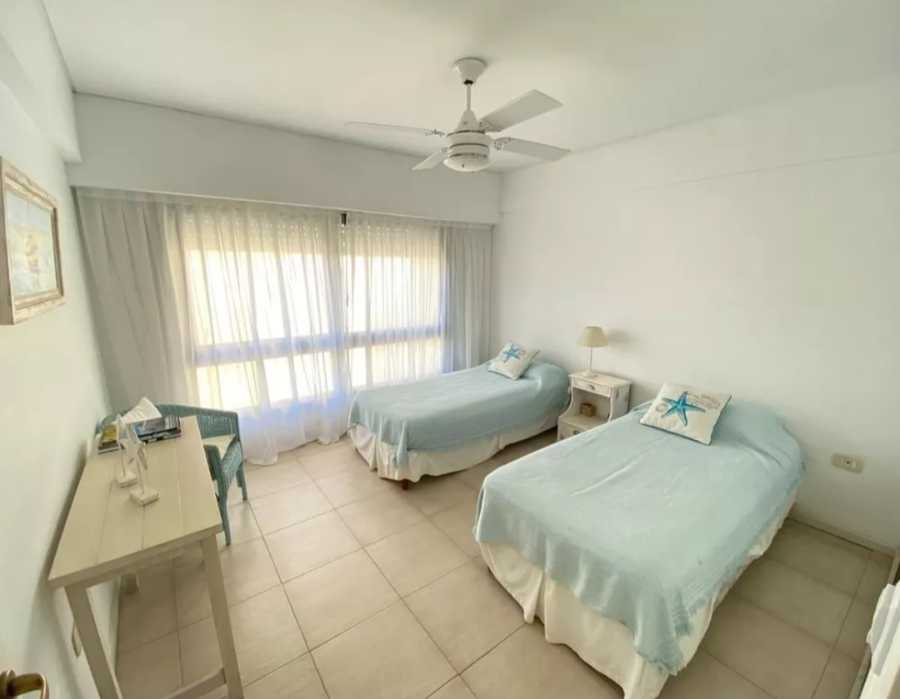 Oportunidad: Departamento en Temporario en Pinamar · barrio con seguridad · dueño directo · 4 o más dorm · cochera - Imagen 1