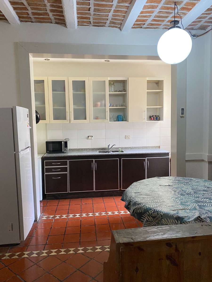 En Mariano Acosta, Casa en Venta · dueño directo · 4 o más dorm · cochera · 230 m² de lote - Imagen 2