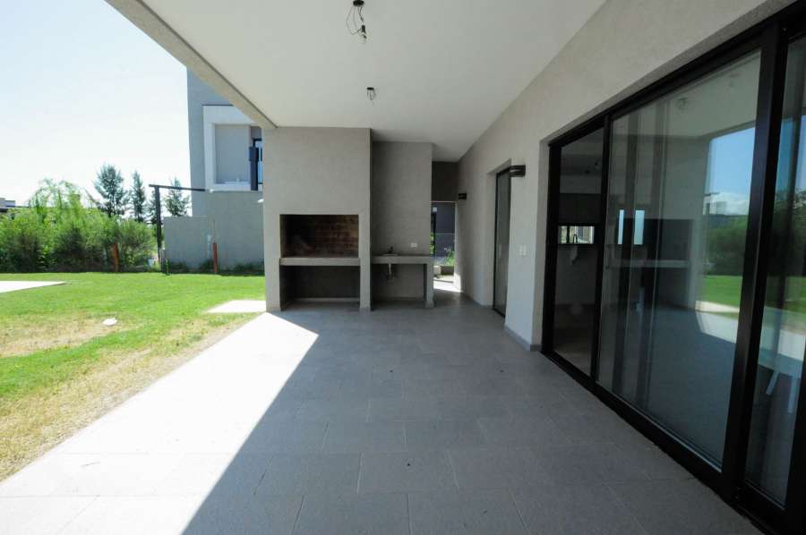 Excelente Casa en Canning en Venta · barrio privado · dueño directo · 3 dorm · cochera - Imagen 1