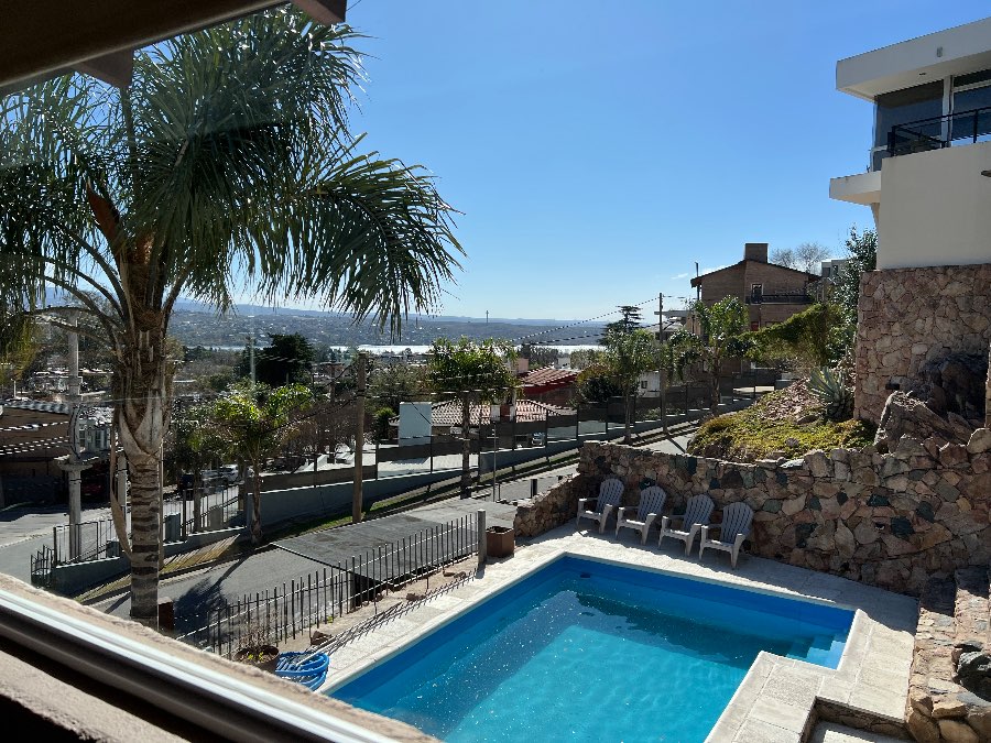 Casa en Venta en Villa Carlos Paz · dueño directo · 4 o más dorm · 2 cocheras · 450 m² de lote - Imagen 1