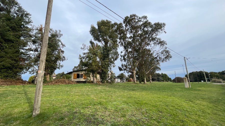 Terreno en Venta en Miramar con · frente 21,1 m · largo 19 m · 400 m² de lote · barrio con seguridad - Imagen 1