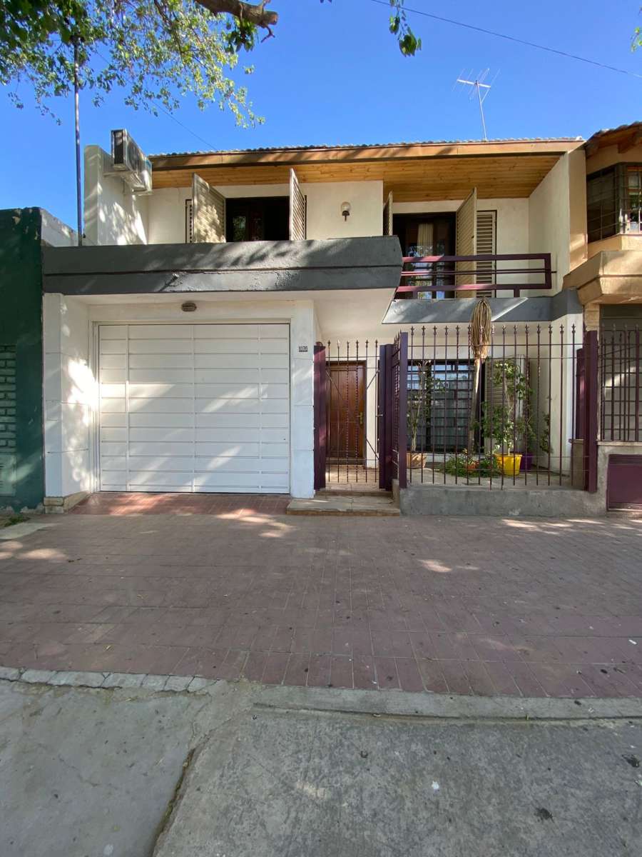 Casa en Venta en Godoy Cruz, · 3 dorm · 6 ambientes · cochera · 135 m² de lote - Imagen 1
