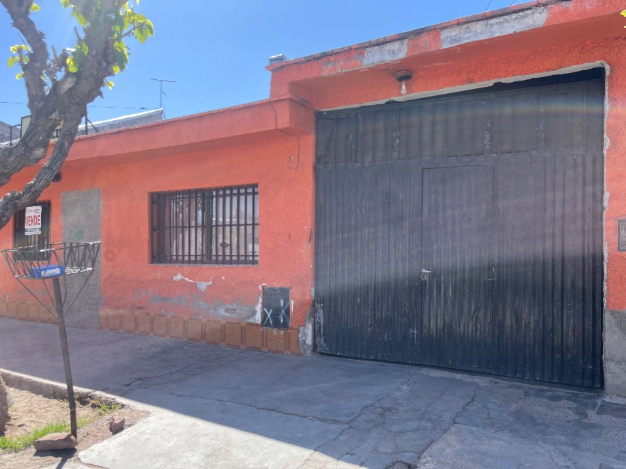 Comprar Casa en Rodeo de la Cruz · 3 dorm · 5 ambientes · 2 cocheras · 200 m² de lote - Imagen 1