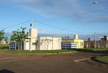 Terreno disponible para la en Venta en Rosario · frente 10 m · largo 30 m · 300 m² de lote · dueño directo - Imagen 2