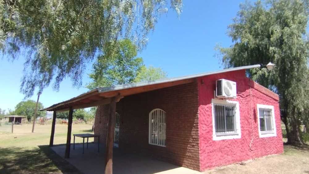 Casa de campo con Pileta en Pueblo Andino. - Imagen 1