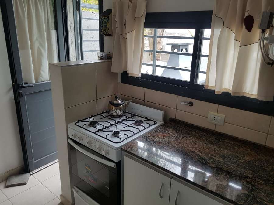 Av. Juan Domingo Peron 1085, 