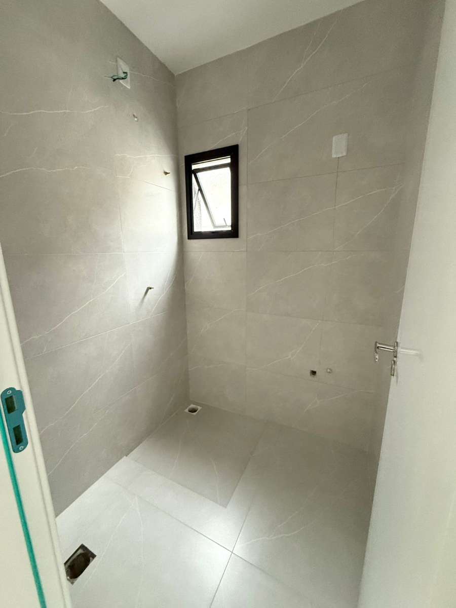 Oportunidad: Casa en Venta en Brasil · 3 dorm · 4 ambientes · cochera · 133 m² de lote - Imagen 4