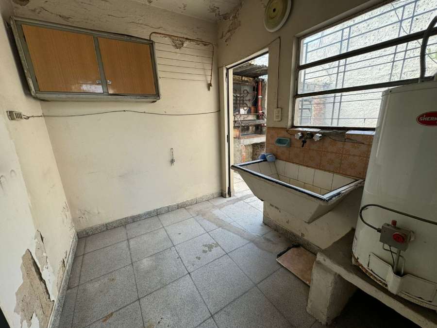 Casa en Lanus: en Venta · 2 dorm · 3 ambientes · cochera · 165 m² de lote - Imagen 4