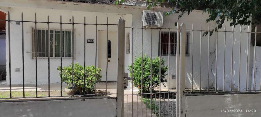 Comprar Casa en Almirante Brown · dueño directo · 4 o más dorm · cochera · 380 m² de lote - Imagen 2