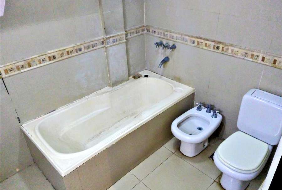 Comprar Casa en Esteban Echeverria · dueño directo · 3 dorm · 3 cocheras · 270 m² de lote - Imagen 3