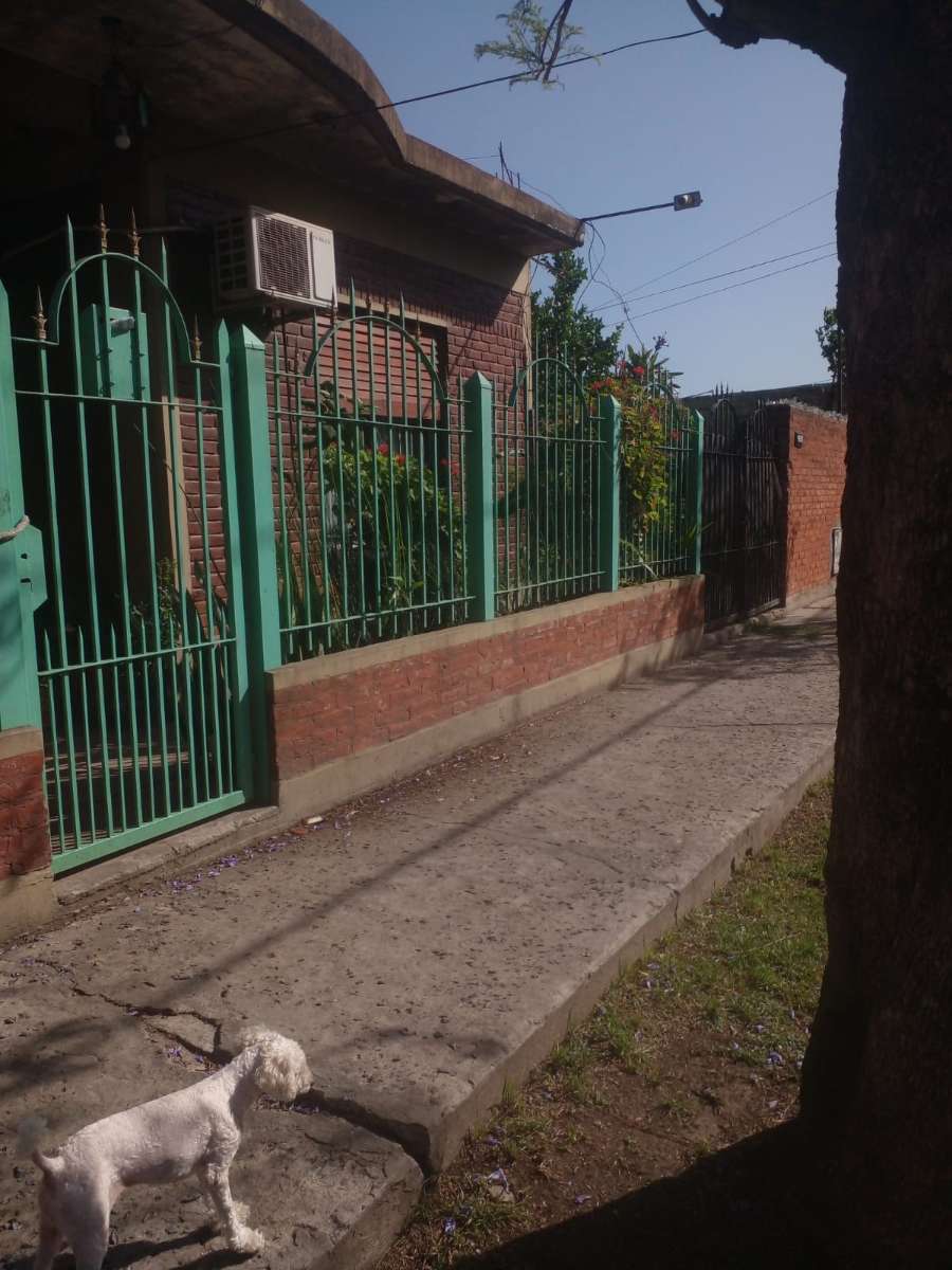 Casa en Venta en Burzaco · dueño directo · 1 dorm · 3 cocheras · 550 m² de lote - Imagen 1