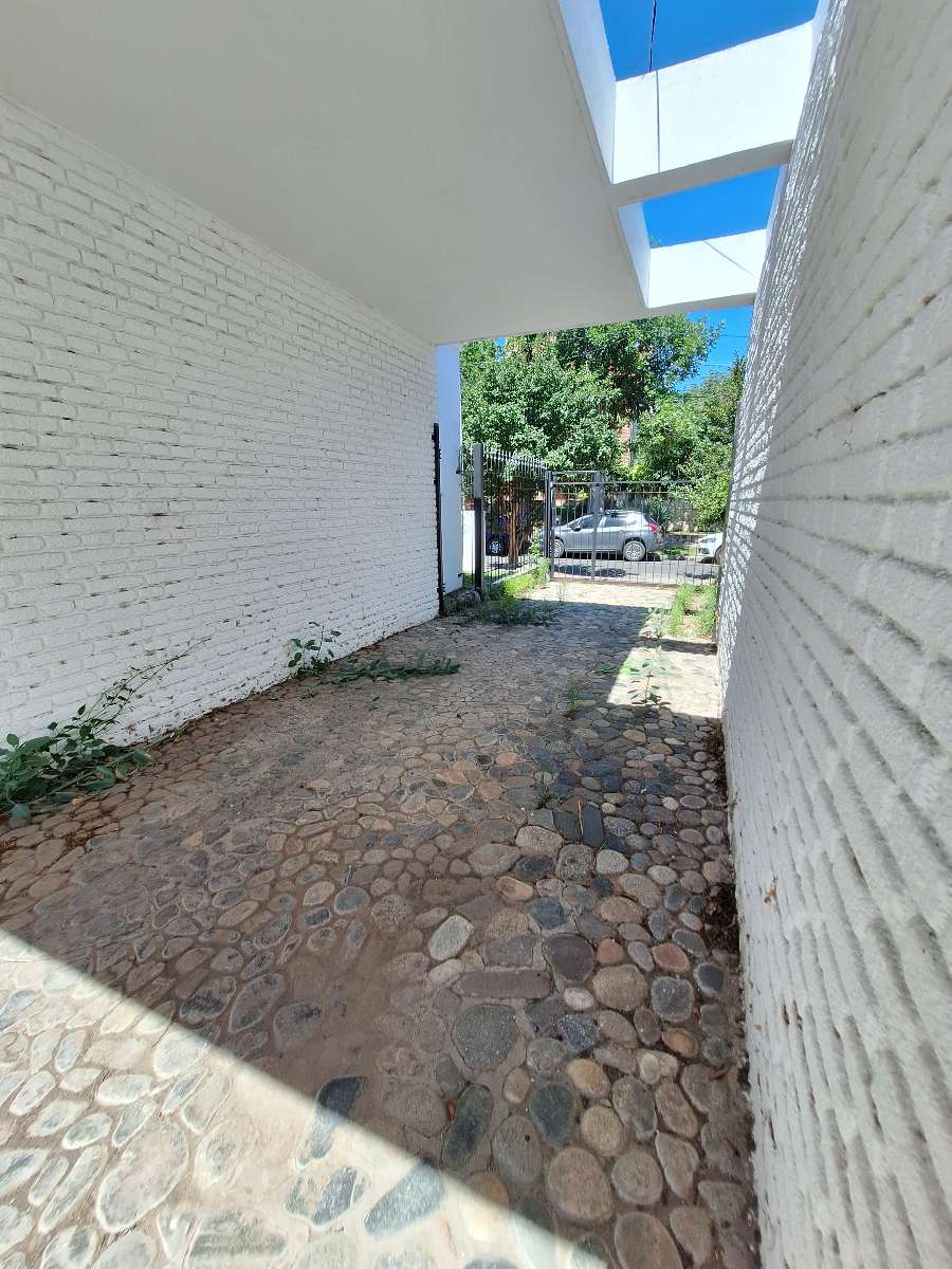 Casa disponible para la en Venta en Córdoba · 4 o más dorm · cochera · 390 m² de lote - Imagen 3