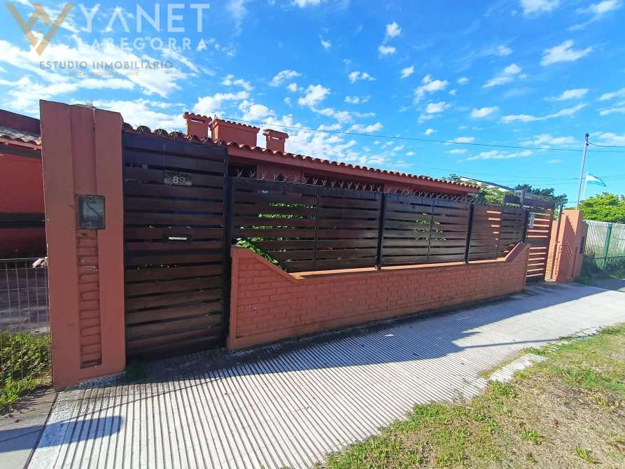 Casa en Venta en Mar del Tuyu · 2 dorm · 3 ambientes · 2 cocheras · 290 m² de lote - Imagen 2