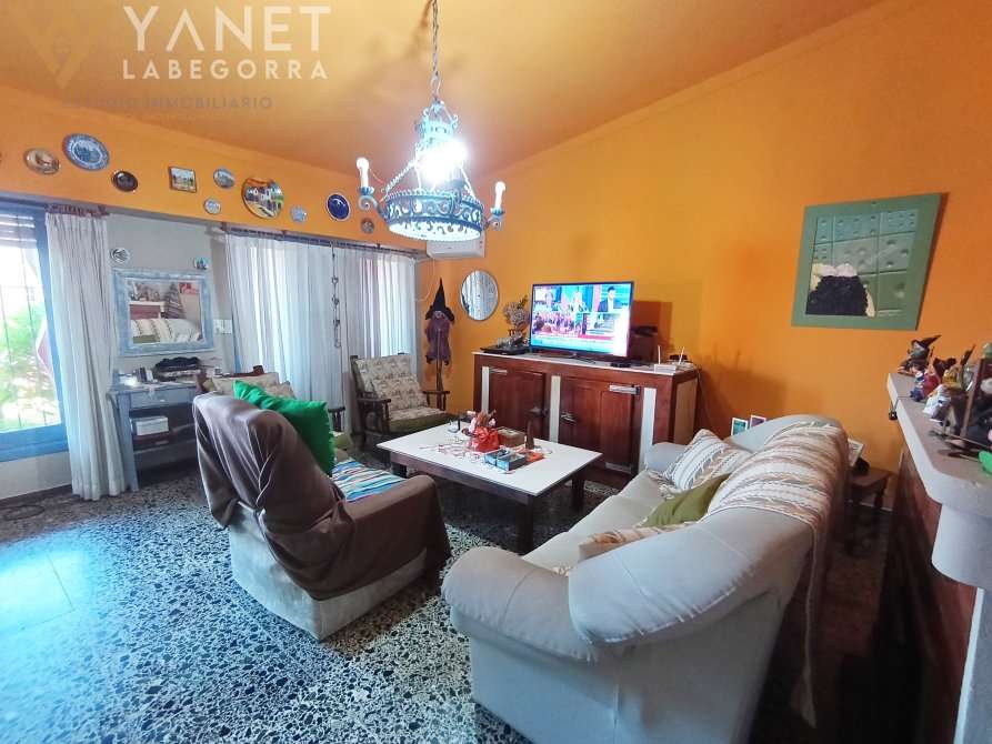 Casa en Venta en Mar del Tuyu · 2 dorm · 3 ambientes · 2 cocheras · 290 m² de lote - Imagen 5