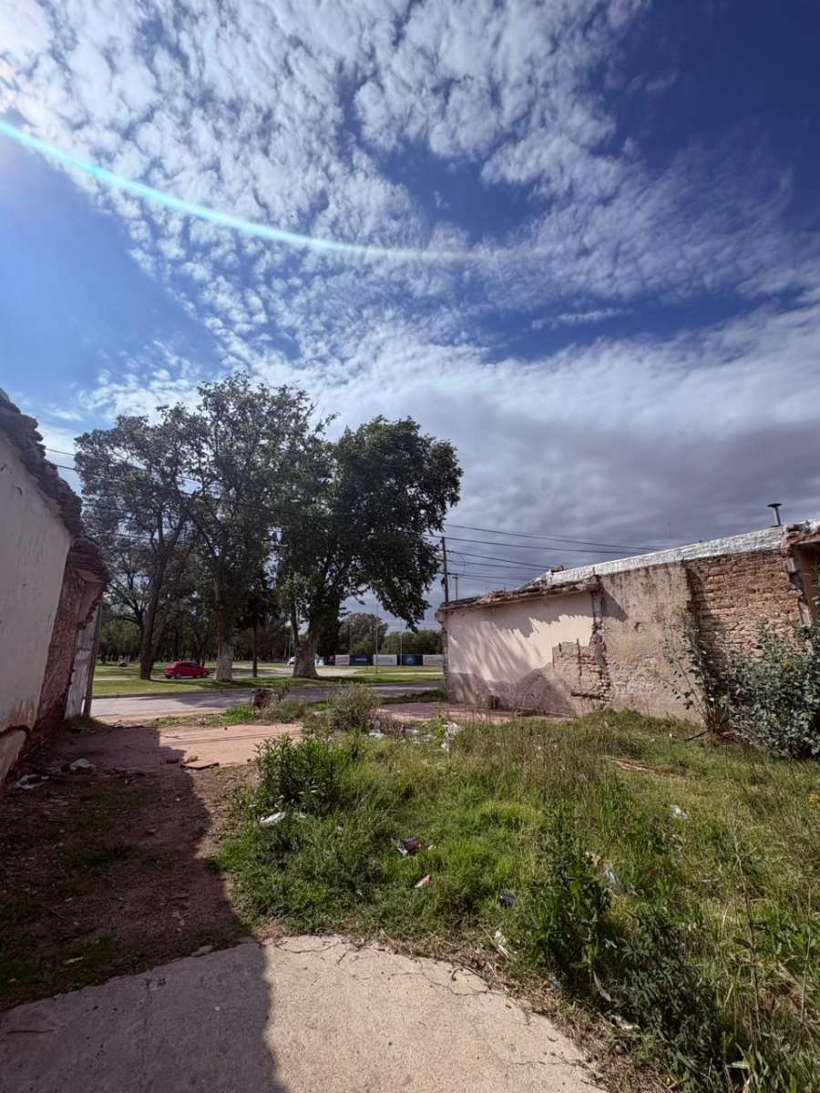 Comprar Terreno en Río Cuarto · frente 10 m · largo 30 m · 300 m² de lote - Imagen 1