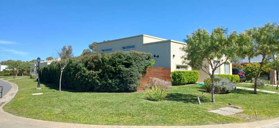 Excelente Casa en Pilar en Venta · barrio con seguridad · dueño directo · 3 dorm · 5 cocheras - Imagen 2