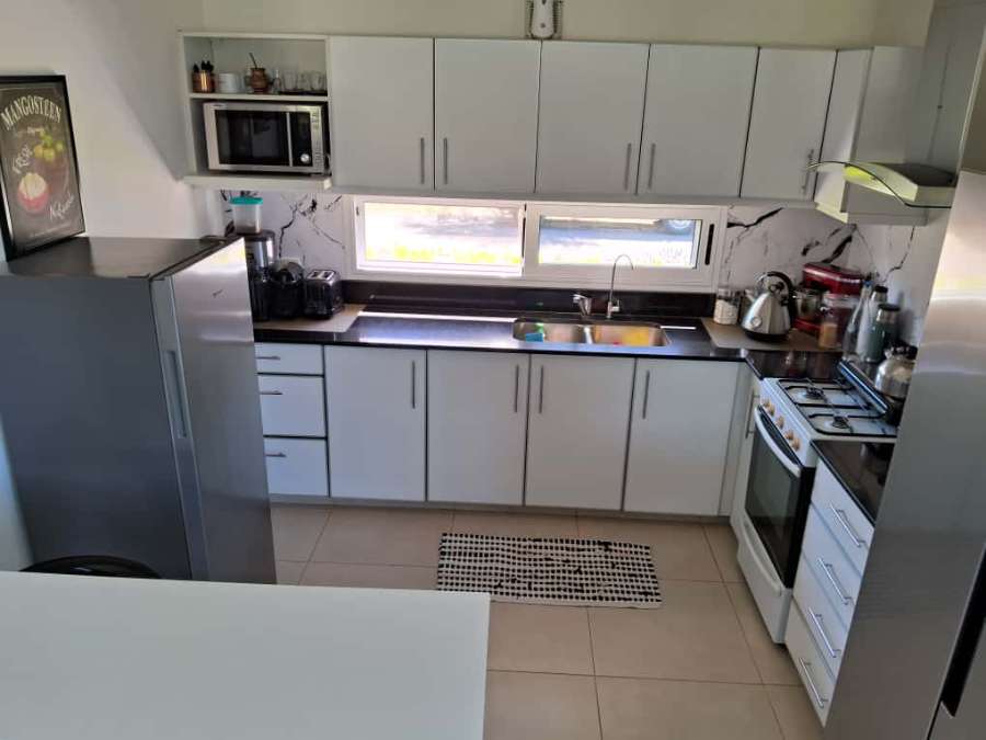 Excelente Casa en Pilar en Venta · barrio con seguridad · dueño directo · 3 dorm · 5 cocheras - Imagen 4