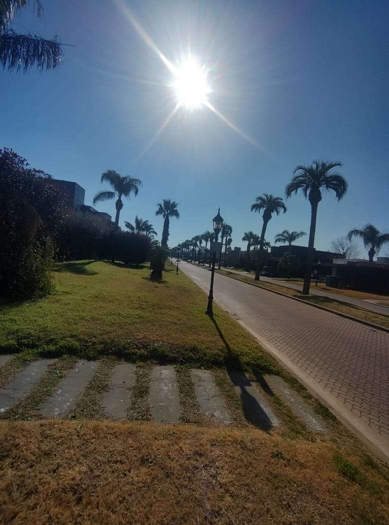 Terreno en Funes: en Venta · frente 20 m · largo 40 m · 800 m² de lote · barrio privado - Imagen 1