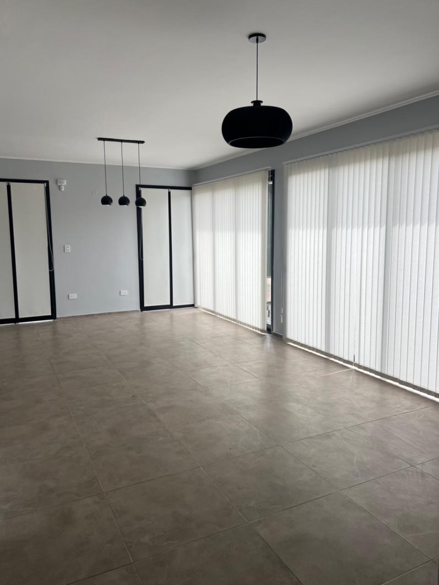 Excelente Casa en City Bell en Alquiler · barrio con seguridad · dueño directo · 3 dorm · 2 cocheras - Imagen 1